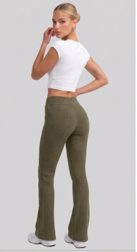 Rippstrick-Flare-Hose Oliv