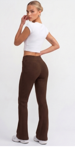 Rippstrick-Flare-Hose Braun